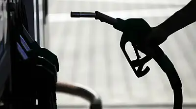 Benzine yarın gece zam geliyor