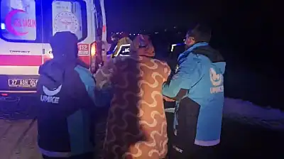 Doğum sancısı başlayan kadının imdadına karlı yolları aşan UMKE ekipleri yetişti
