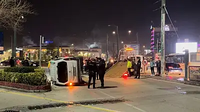 Gaziantep'te iki araç kafa kafaya çarpıştı: 3 yaralı