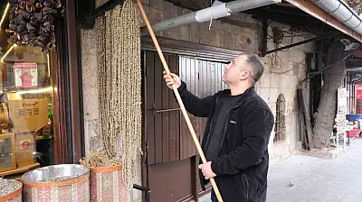 Gaziantep'te kışın vazgeçilmezi kuru bamya 2 bin TL'den tezgahta