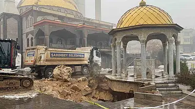 Gaziantep'te yoğun yağış sonrası cami avlusu çöktü