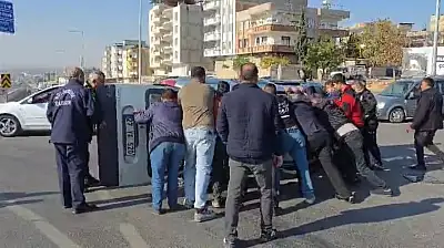 Nizip Otogar Kavşağı'nda çarpışan iki araçta maddi hasar meydana geldi