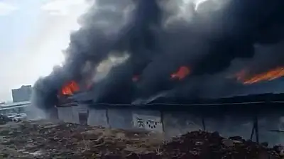 Nurdağı'nda depo yangını