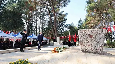 Şahinbey, Antep Savunması'nın kahramanlarını mezarları başında andı