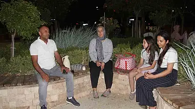 Sıcaktan bunalan vatandaşlar soluğu parklarda aldı