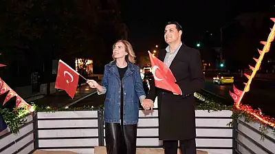 Yılmaz'dan 102 araçla Cumhuriyet Korteji'ne davet