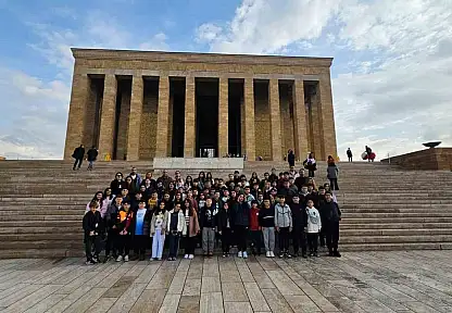 GKV'li öğrenciler Anıtkabir'i ziyaret etti