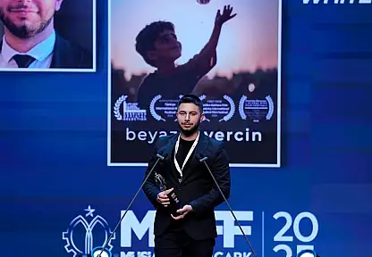 HKÜ mezunu ve yüksek lisans öğrencisi Berkay Ellek'in Yapay Zeka ile Ürettiği 'Sultan'ın Taşı' filmi Berlin'de Türkiye'yi temsil edecek