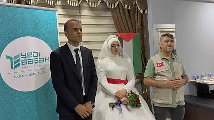 Batmanlı genç çift, düğün sofrasını Gazze ile paylaştı