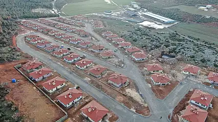 Depremzedeler: 'Devlet bize ev değil villa yaptı'