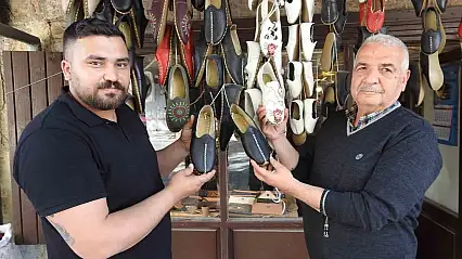 Gaziantep'in yemeni ayakkabıları turistlerden ilgi görüyor