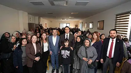 Yılmaz Karşıyaka'da kadınlarla buluştu