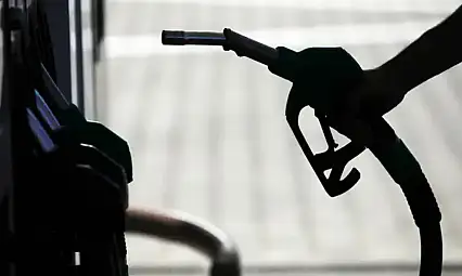 Benzine yarın gece zam geliyor