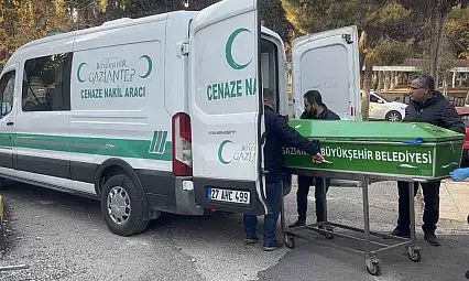 Boşandığı eşi tarafından öldürülen kadının cenazesi morga kaldırıldı