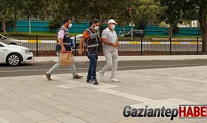 Boşandığı eşini, kızının gözleri önünde 4 bıçak darbesiyle öldürdü