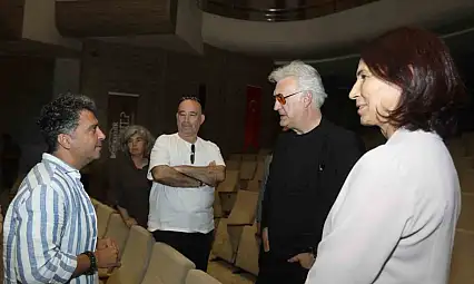 Devlet tiyatroları genel müdürü Karadağlı Gaziantep şehir tiyatrosu provasında