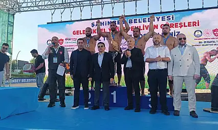 Gaziantep'te altın kemer Feyzullah Aktürk'ün
