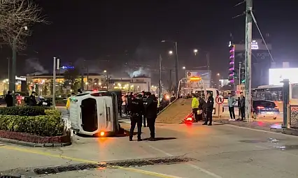 Gaziantep'te iki araç kafa kafaya çarpıştı: 3 yaralı
