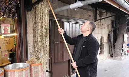 Gaziantep'te kışın vazgeçilmezi kuru bamya 2 bin TL'den tezgahta