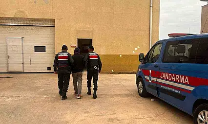 Hırsızlık suçundan 25 yıl kesinleşmiş cezayla aranan şahsı jandarma yakaladı