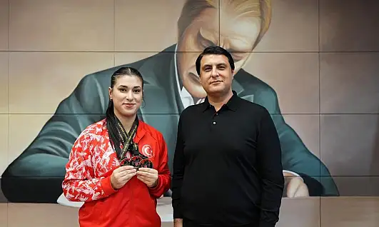 Başkan Yılmaz, Avrupa rekortmeni Büşra Çan'ı ağırladı