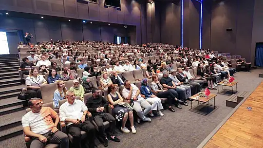 'Atatürk ve Gençlik' konulu yarışmaların kazananları ödüllendirildi