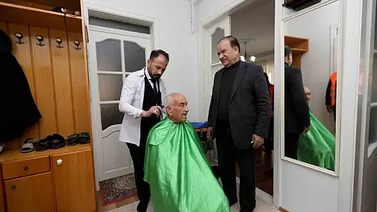 'Evim dünyalara bedel' projesiyle yaşlı ve engellilerin bayram temizliği yapılıyor