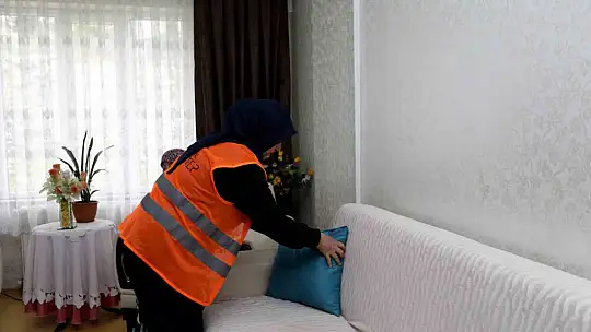 'Evim dünyalara bedel' projesiyle yaşlı ve engellilerin bayram temizliği yapılıyor