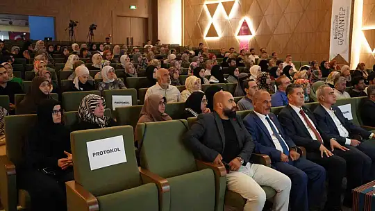 'Filistin Hakkında Konuşmalıyız' oyunu Gaziantep'te sahne aldı