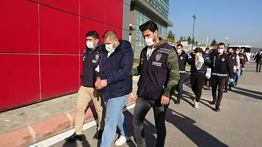 'Kargo bizden' diyerek 41 ilde 82 kişiyi dolandırdılar