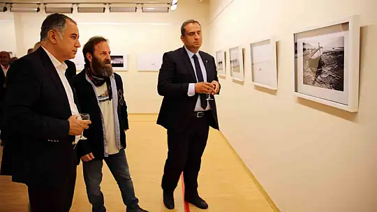'Siyahtan Beyaza Yalnızlıklar' fotoğraf sergisi