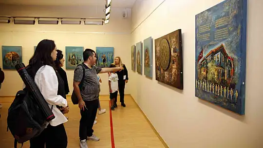 'Zaman Sızlar' temalı resim sergisine yoğun ilgi