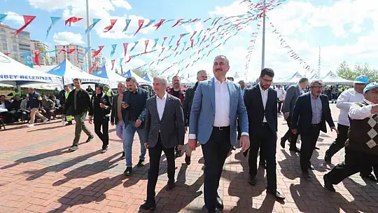 1 Mayıs'ı çalışanları ile kutladı