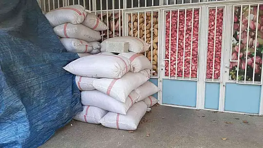 10 bin liralık Antep fıstığını 45 saniyede çaldı