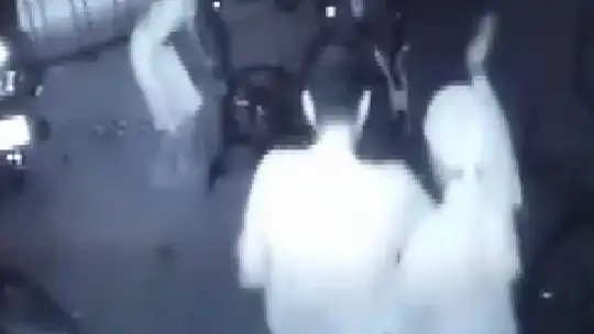 10 yaşındaki çocuk dakikalarca darp edildi