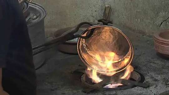 100 derecelik ateşin karşısında bunaltan mesai