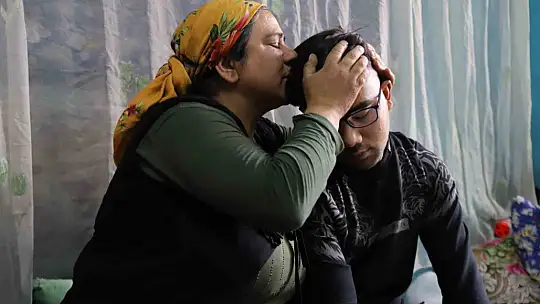 17 yaşındaki genç tedavi edilmezse dünyası kararacak