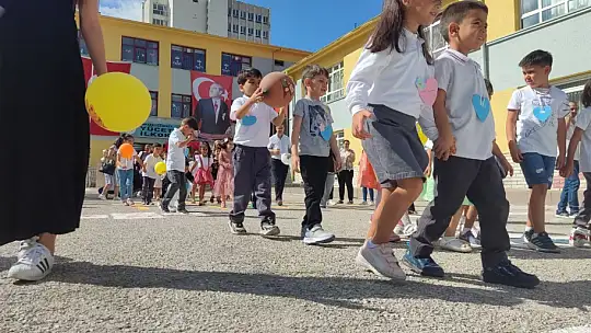 19 milyona yakın öğrenci için ilk ders zili çaldı