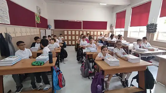 19 milyona yakın öğrenci için ilk ders zili çaldı