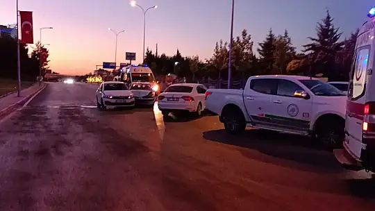 2 araç çarpıştı: 3 yaralı