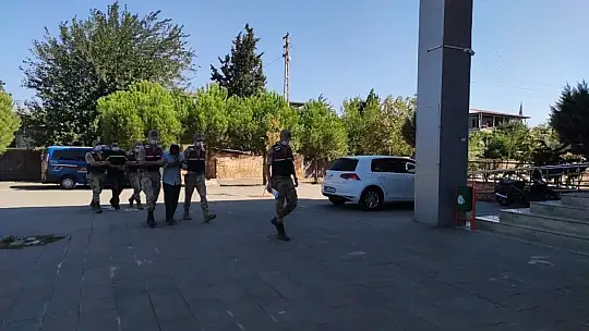 225 adet tarihi eseri satmaya çalışırken yakalandılar