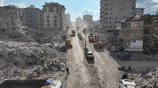 3 gün enkazda kalan aile yaşadıklarını anlattı