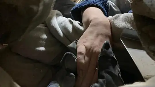 3 gün enkazda kalan aile yaşadıklarını anlattı