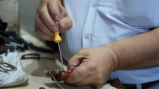 3 metrekarelik dükkanından dünyaya açılıyor