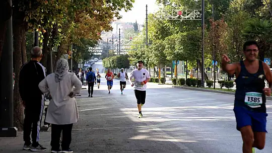 4. Gazi Yarı Maratonu'nda renkli görüntüler