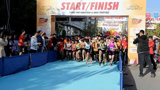 4. Gazi Yarı Maratonu'nda renkli görüntüler