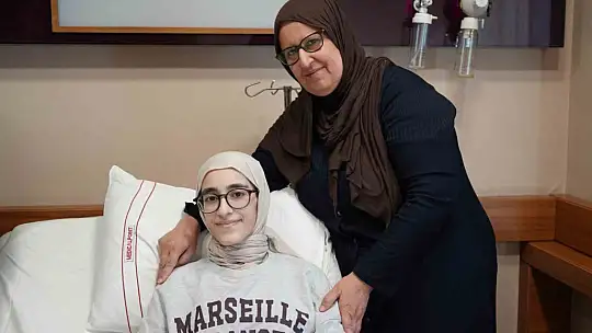 4 yıldır yemek yiyemeyen 15 yaşındaki kız sağlığına kavuştu