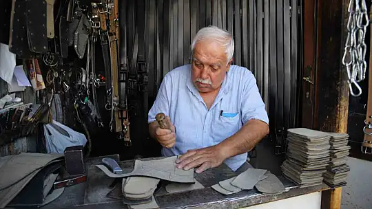 47 yıllık saraciye ustası teknolojiye direniyor