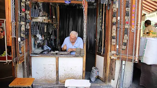 47 yıllık saraciye ustası teknolojiye direniyor