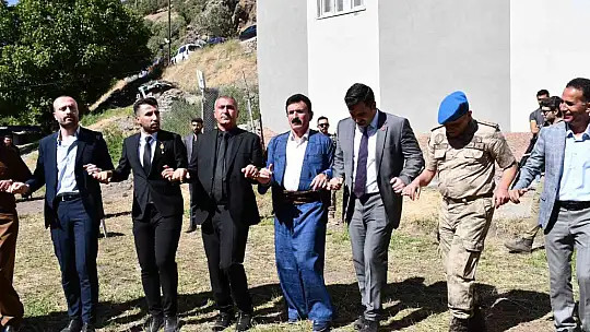 5 bin kişini katıldığı düğün için 750 bin liralık masraf yapıldı, 1 milyon liralık takı takıldı